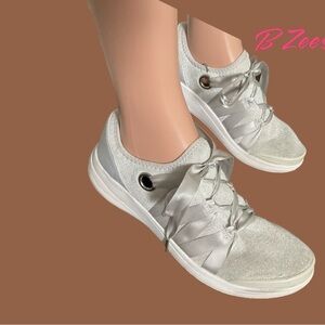 Bzees Inspire Gray Comfort Lace up Walking Washable Sneakers Tennis Shoe SZ 9M